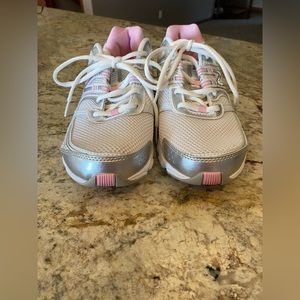 NWT Women’s New Balance 10W Susan G. Breast Cancer Addition Shoes.